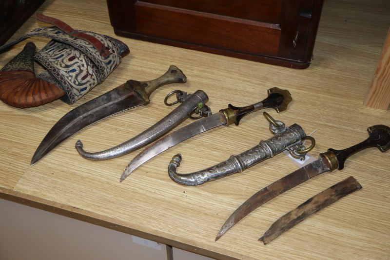 Three Arab jambiya daggers, 39-40cm